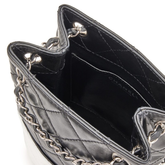 CHANEL Pre-Owned 2008-2009 Black & White Quilted Lambskin Vertical Shopping Bag - Picture 7 of 12